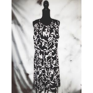 💰 CLEAR OUT SALE 💰Black dress white left pattern